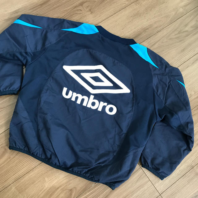 UMBRO(アンブロ)のアンブロ　ピステ　サッカー　130 スポーツ/アウトドアのサッカー/フットサル(ウェア)の商品写真