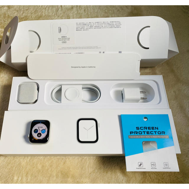 Apple Watch(アップルウォッチ)の【美品】apple watch series4 40mm アルミニウム シルバー スマホ/家電/カメラのスマホ/家電/カメラ その他(その他)の商品写真