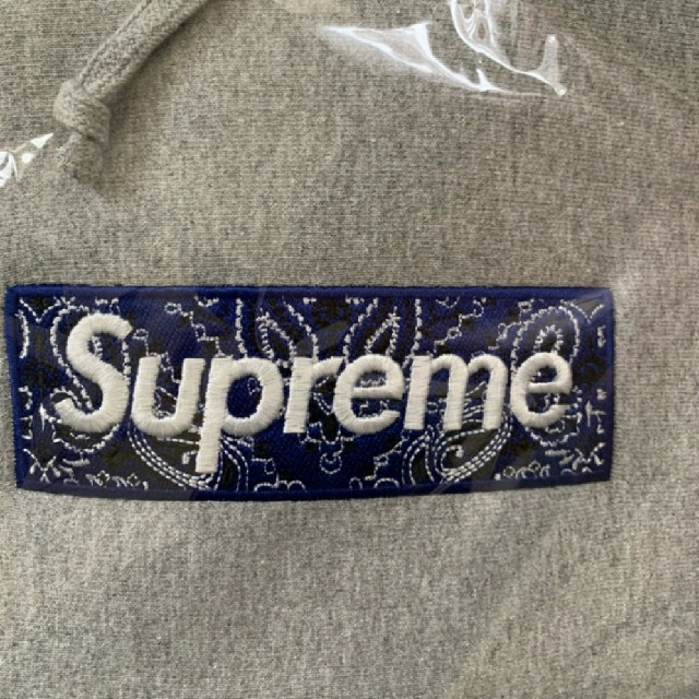 Supreme(シュプリーム)のSupreme Bandana Box Logo Hooded  メンズのトップス(パーカー)の商品写真