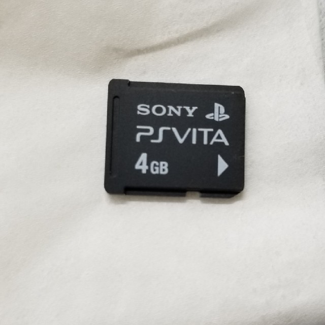 PlayStation(プレイステーション)のPS VITA PCH-1000本体、 ケース、メモリーカード、充電ケーブル エンタメ/ホビーのゲームソフト/ゲーム機本体(携帯用ゲーム機本体)の商品写真