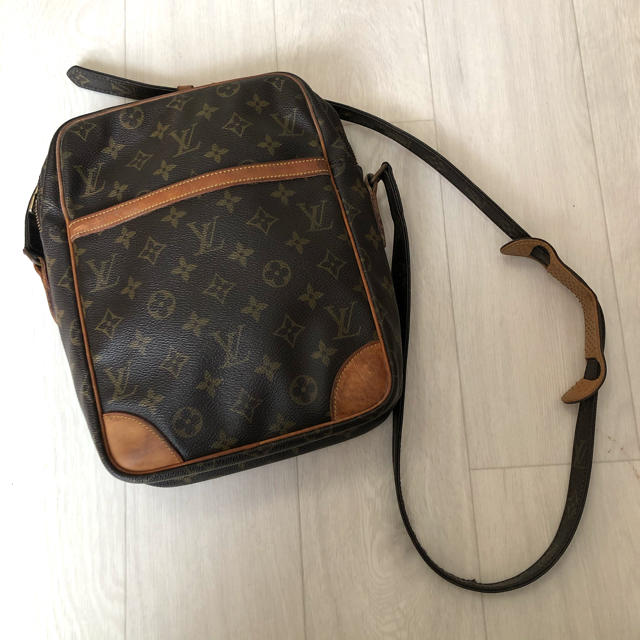 LOUIS VUITTON(ルイヴィトン)のLVショルダーバッグ レディースのバッグ(ショルダーバッグ)の商品写真