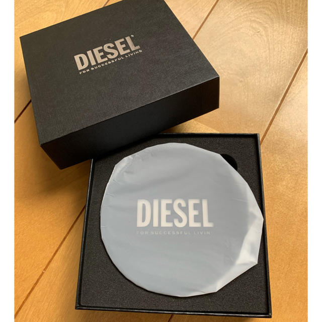 DIESEL(ディーゼル)のdiesel ワイヤレス充電器　チャージャー スマホ/家電/カメラのスマートフォン/携帯電話(バッテリー/充電器)の商品写真