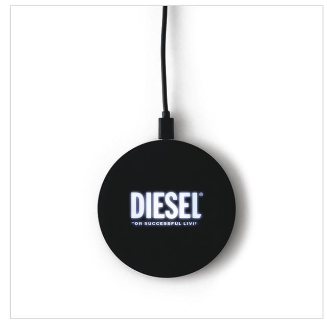 DIESEL(ディーゼル)のdiesel ワイヤレス充電器　チャージャー スマホ/家電/カメラのスマートフォン/携帯電話(バッテリー/充電器)の商品写真