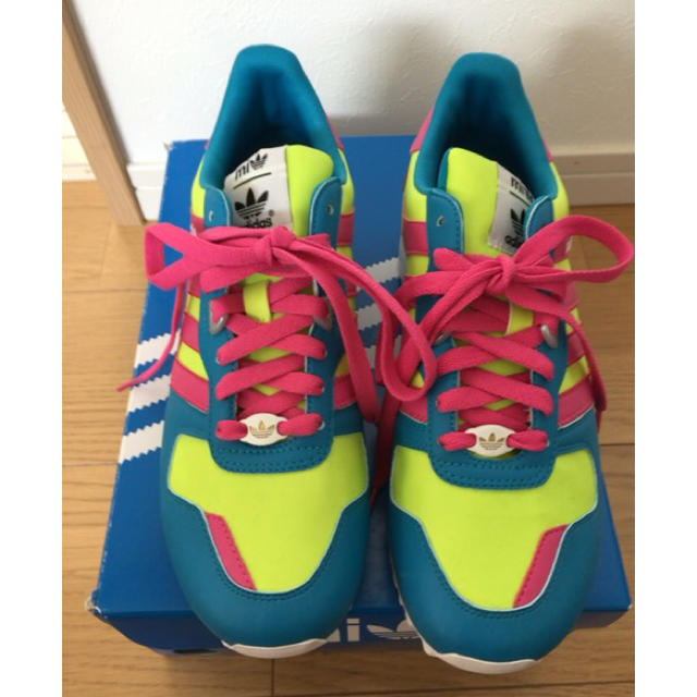 mi adidas スニーカー