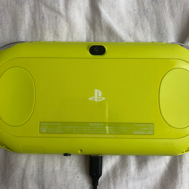 PlayStation Vita Wi-Fiモデル 本体 充電器