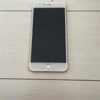 エーユー(au)のiPhone6sプラス ゴールド　64GB(スマートフォン本体)