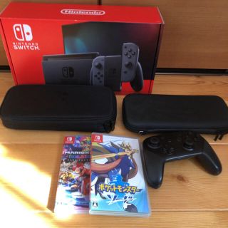 ニンテンドースイッチ(Nintendo Switch)のswitch本体とソフト2本！プロコンとケース付き！(家庭用ゲーム機本体)