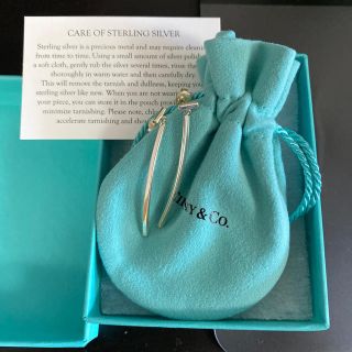 ティファニー(Tiffany & Co.)のティファニー　Tワイヤーバーピアス　シルバー(ピアス)