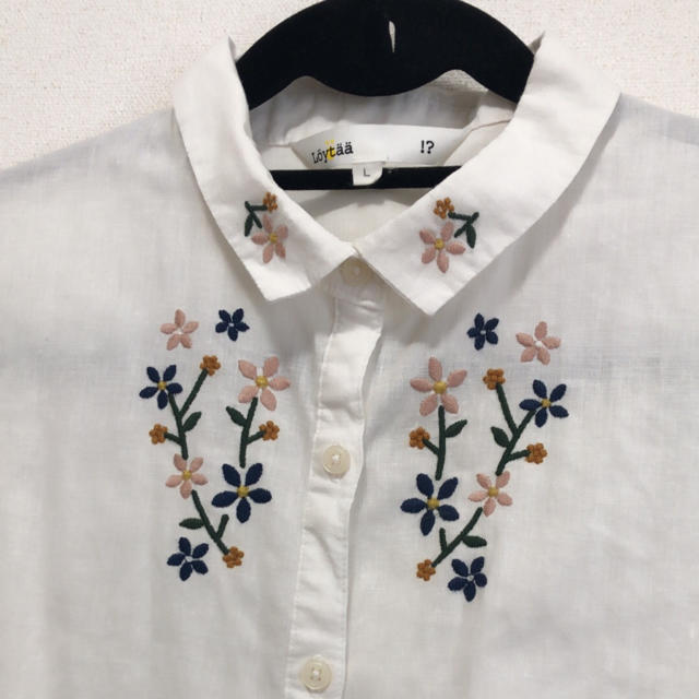 SM2(サマンサモスモス)の花柄刺繍入りノースリーブシャツ レディースのトップス(シャツ/ブラウス(半袖/袖なし))の商品写真