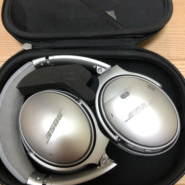 BOSE(ボーズ)の使用数回！Bose QuietComfort 35  II シルバー　ボーズ スマホ/家電/カメラのオーディオ機器(ヘッドフォン/イヤフォン)の商品写真