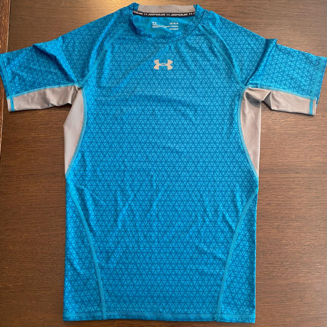 UNDER ARMOUR(アンダーアーマー)のアンダーアーマーインナー半袖 スポーツ/アウトドアのトレーニング/エクササイズ(トレーニング用品)の商品写真