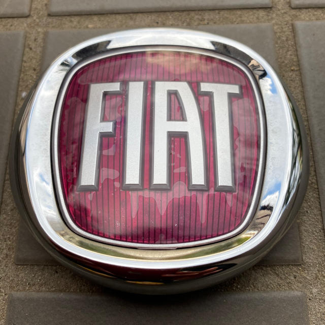 ジャンク品 fiat500f フロントエンブレム