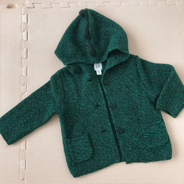 babyGAP(ベビーギャップ)の【新品】baby GAP 恐竜ニットパーカー キッズ/ベビー/マタニティのベビー服(~85cm)(カーディガン/ボレロ)の商品写真