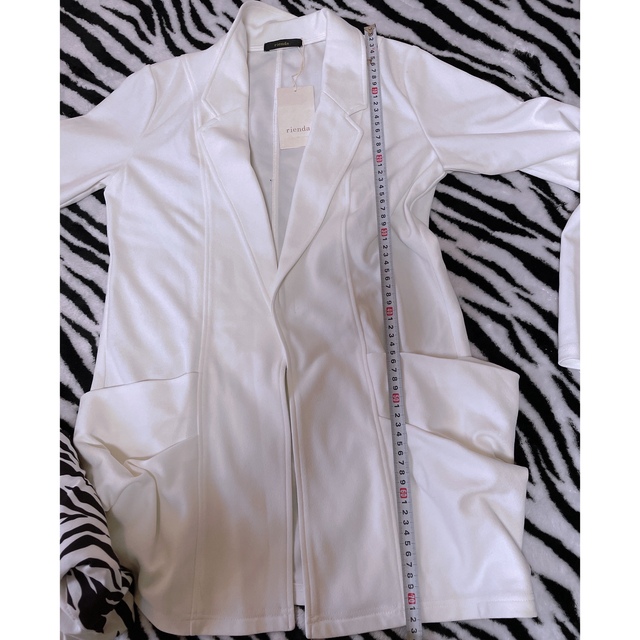 rienda(リエンダ)のrienda  ジャケット白色  新品タグ付き レディースのジャケット/アウター(テーラードジャケット)の商品写真