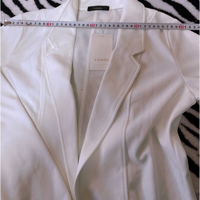 rienda(リエンダ)のrienda  ジャケット白色  新品タグ付き レディースのジャケット/アウター(テーラードジャケット)の商品写真