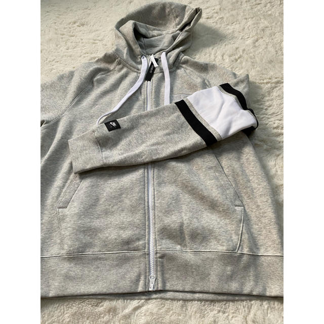 NIKE(ナイキ)のNIKE パーカー⭐︎XL ライトグレー⭐︎新品　 メンズのトップス(パーカー)の商品写真