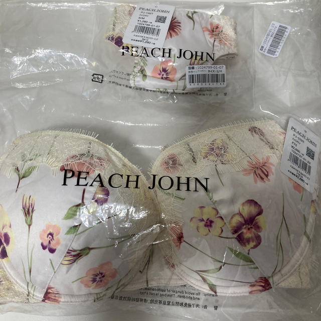 PEACH JOHN(ピーチジョン)のブラ&ソング　セット　新品・未開封 レディースの下着/アンダーウェア(ブラ&ショーツセット)の商品写真