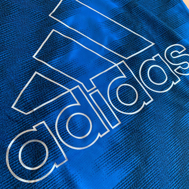 adidas(アディダス)のアディダス　ネオンカラー　Tシャツ　ブルー　150 キッズ/ベビー/マタニティのキッズ服男の子用(90cm~)(Tシャツ/カットソー)の商品写真