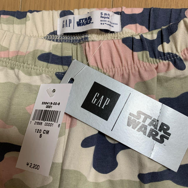 GAP(ギャップ)の✳︎新品タグ付き✳︎GAP カモフラ柄レギンスパンツ（スターウォーズコラボ） キッズ/ベビー/マタニティのキッズ服男の子用(90cm~)(パンツ/スパッツ)の商品写真