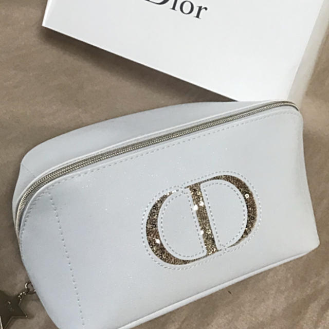 Dior(ディオール)の⭐︎Dior⭐︎限定ポーチ⭐︎クリスマス⭐︎ レディースのファッション小物(ポーチ)の商品写真