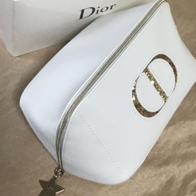 Dior(ディオール)の⭐︎Dior⭐︎限定ポーチ⭐︎クリスマス⭐︎ レディースのファッション小物(ポーチ)の商品写真