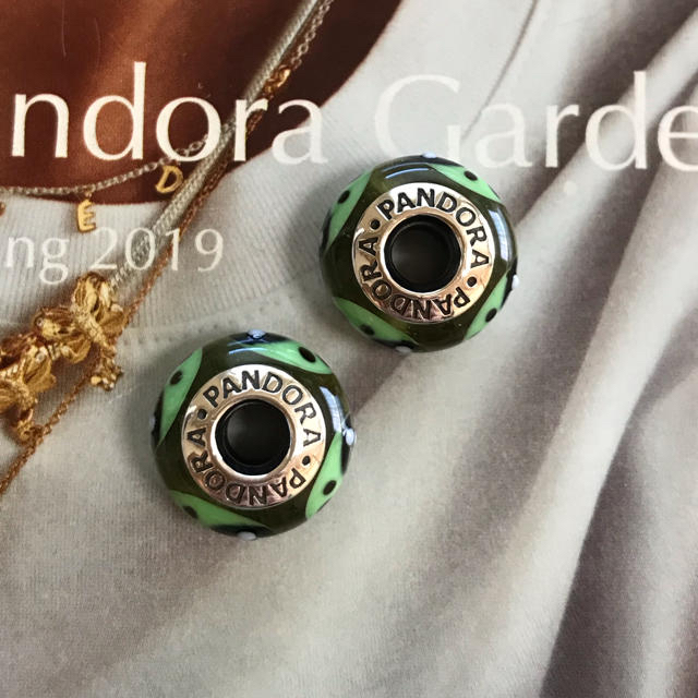 SWAROVSKI(スワロフスキー)のパンドラ PANDORA緑ムラノガラスてんとう虫チャームセット レディースのアクセサリー(チャーム)の商品写真