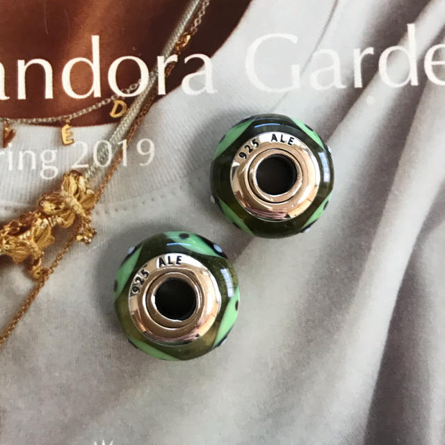 SWAROVSKI(スワロフスキー)のパンドラ PANDORA緑ムラノガラスてんとう虫チャームセット レディースのアクセサリー(チャーム)の商品写真