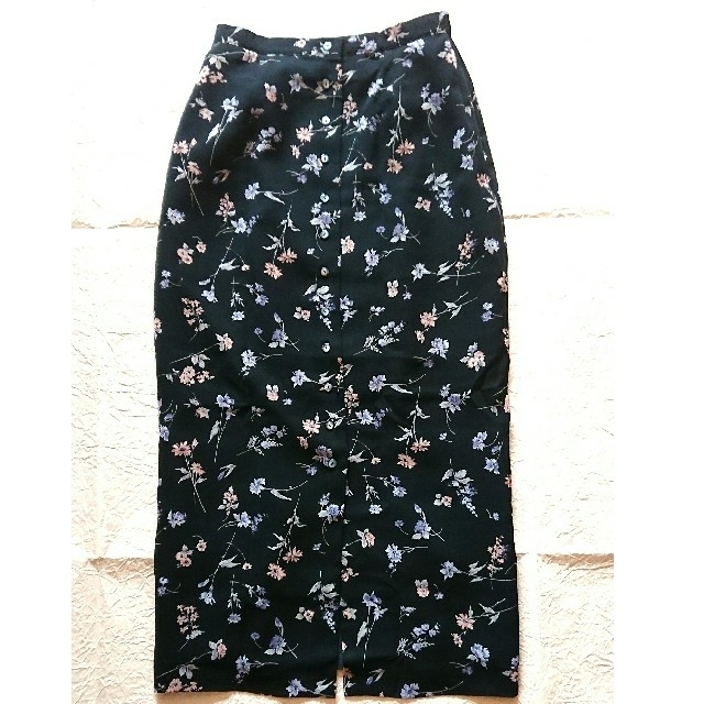 ニッセン(ニッセン)の花柄スカート 黒 ウエスト64㎝ 春用 秋用 レディースのスカート(ロングスカート)の商品写真