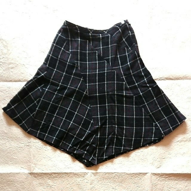 ニッセン(ニッセン)のイレギュラーヘムスカート 黒系チェック柄 レディースのスカート(ひざ丈スカート)の商品写真