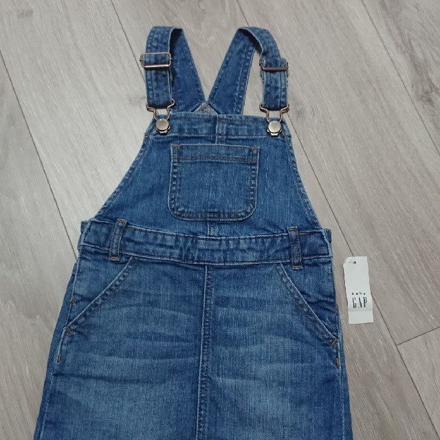 babyGAP(ベビーギャップ)のbaby GAP  デニムサロペット  新品 キッズ/ベビー/マタニティのキッズ服女の子用(90cm~)(スカート)の商品写真