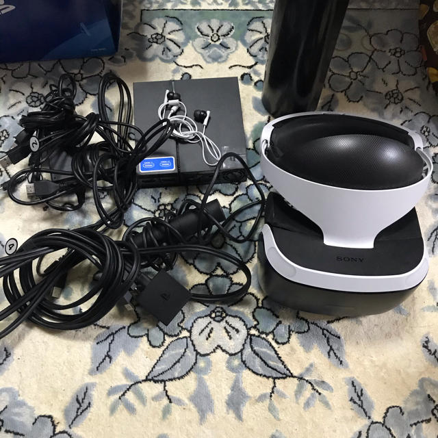 PlayStation VR(プレイステーションヴィーアール)のPlayStation VR Camera 同梱版 エンタメ/ホビーのゲームソフト/ゲーム機本体(家庭用ゲーム機本体)の商品写真