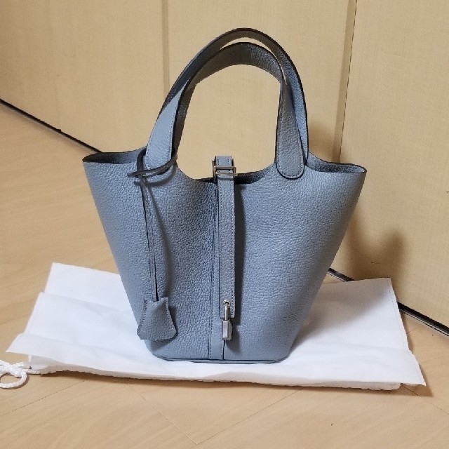 “本革　Bucket bag 　PMサイズ レディースのバッグ(ハンドバッグ)の商品写真