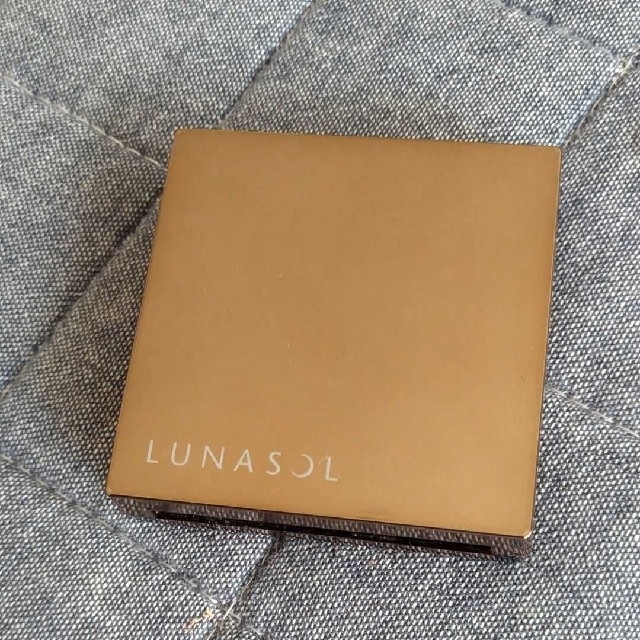 LUNASOL(ルナソル)のルナソル フェース＆ブラッシュカラー　おしろい頬紅　チーク　コフレ限定品 コスメ/美容のベースメイク/化粧品(フェイスカラー)の商品写真