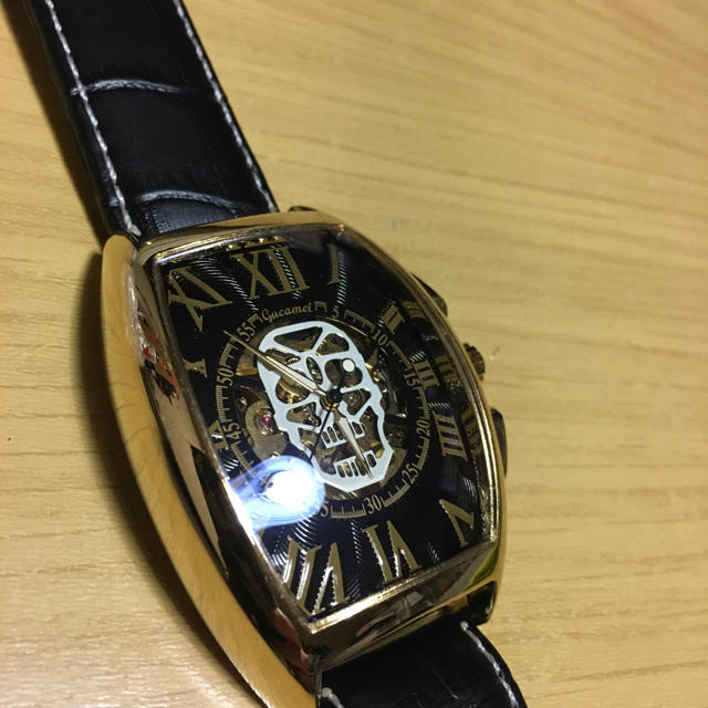 スカル　トノー型　腕時計　自動巻(手巻きも可能) ゴールドボディ　レザーベルト