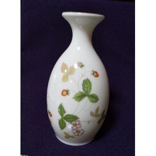 ウェッジウッド(WEDGWOOD)の【マリのママ様専用】WEDGWOOD ワイルドストロベリー 花瓶 一輪挿し(花瓶)