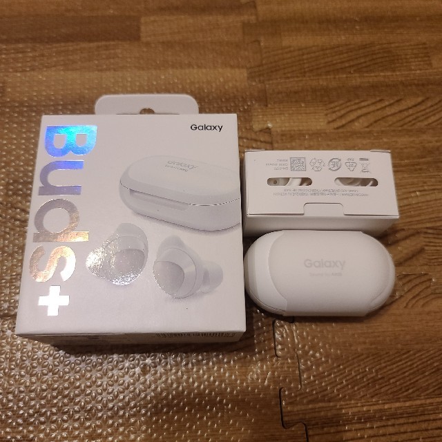 Galaxy(ギャラクシー)のgalaxy buds+ 美品 ホワイト Bluetooth イヤフォン スマホ/家電/カメラのオーディオ機器(ヘッドフォン/イヤフォン)の商品写真