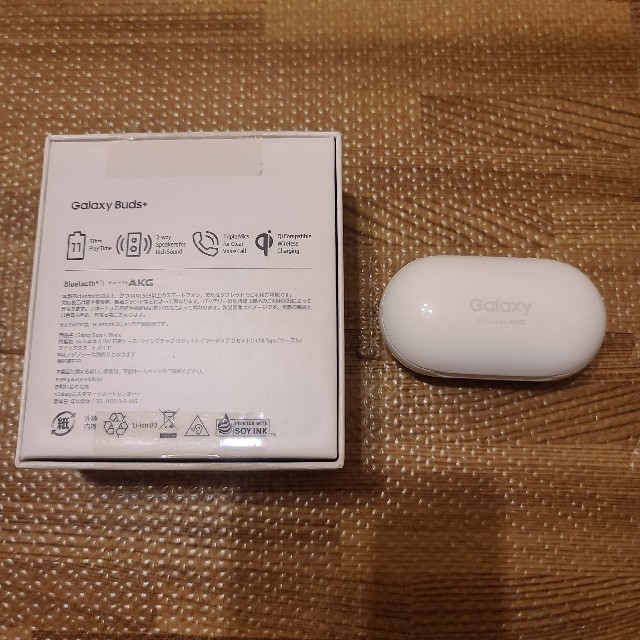 Galaxy(ギャラクシー)のgalaxy buds+ 美品 ホワイト Bluetooth イヤフォン スマホ/家電/カメラのオーディオ機器(ヘッドフォン/イヤフォン)の商品写真