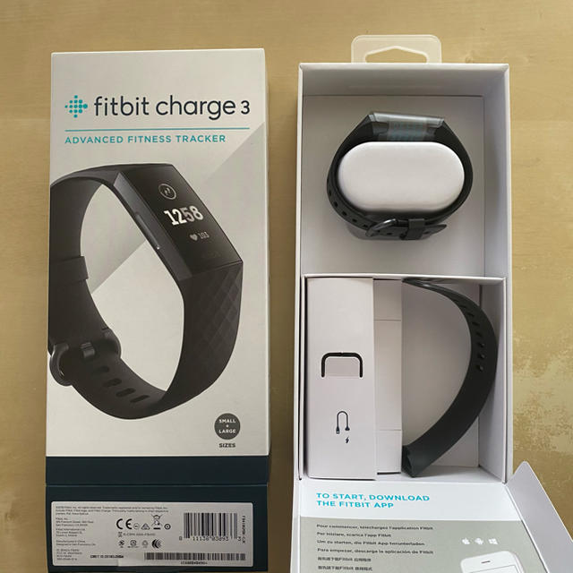Fitbit CHARGE3 ブラック スポーツ/アウトドアのトレーニング/エクササイズ(トレーニング用品)の商品写真