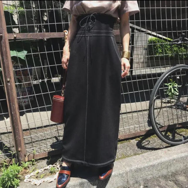 Ameri VINTAGE(アメリヴィンテージ)の【Ameri Vintage】LACE UP HIGH WAIST SKIRT レディースのスカート(ロングスカート)の商品写真