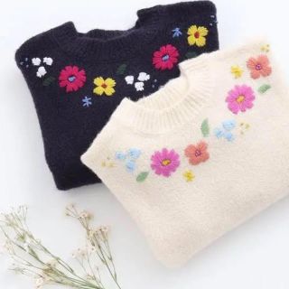 エフオーキッズ(F.O.KIDS)のアプレレクール フラワー刺繍ニット ネイビー(ニット)