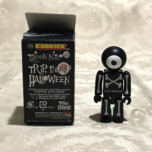 MEDICOM TOY(メディコムトイ)の【N様専用】TRIPPIN NITE 目玉ドクロキューブリック チバユウスケ エンタメ/ホビーのタレントグッズ(ミュージシャン)の商品写真