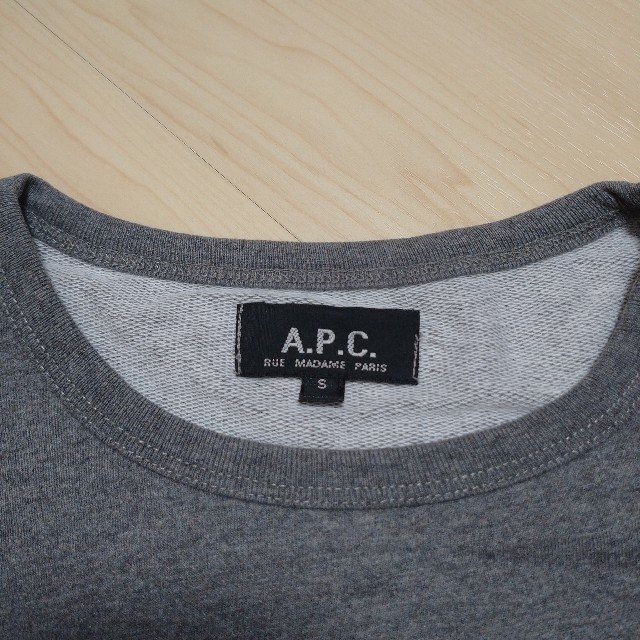 A.P.C(アーペーセー)のA.P.C.　トレーナー　グレー　Sサイズ　メンズ メンズのトップス(スウェット)の商品写真