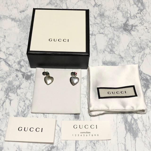 Gucci(グッチ)のGUCCI グッチ BLIND for LOVEハートピアス レディースのアクセサリー(ピアス)の商品写真