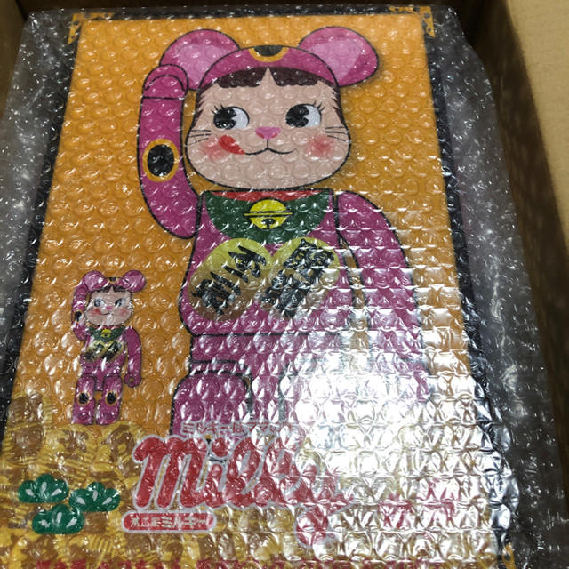  BE@RBRICK 招き猫 ペコちゃん 蛍光ピンク 100％ & 400 エンタメ/ホビーのフィギュア(その他)の商品写真