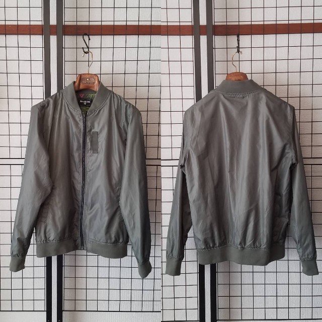 billabong(ビラボン)のBillabong ビラボン 裏地切替 MA-1 フライトジャケット JKT メンズのジャケット/アウター(フライトジャケット)の商品写真