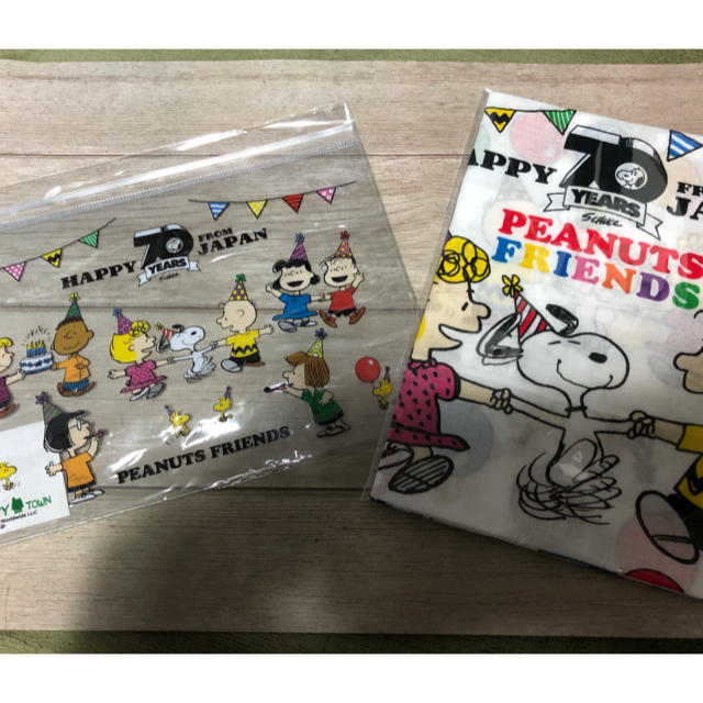 SNOOPY(スヌーピー)のスヌーピータウン　70周年記念　バンダナとジッパーケース その他のその他(その他)の商品写真