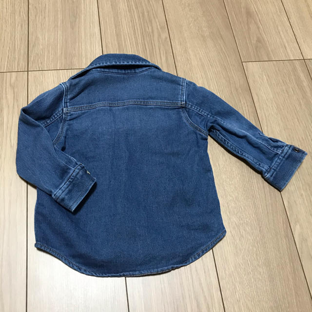 babyGAP(ベビーギャップ)のGAP厚手デニムシャツ・2才サイズ90センチ キッズ/ベビー/マタニティのキッズ服男の子用(90cm~)(カーディガン)の商品写真