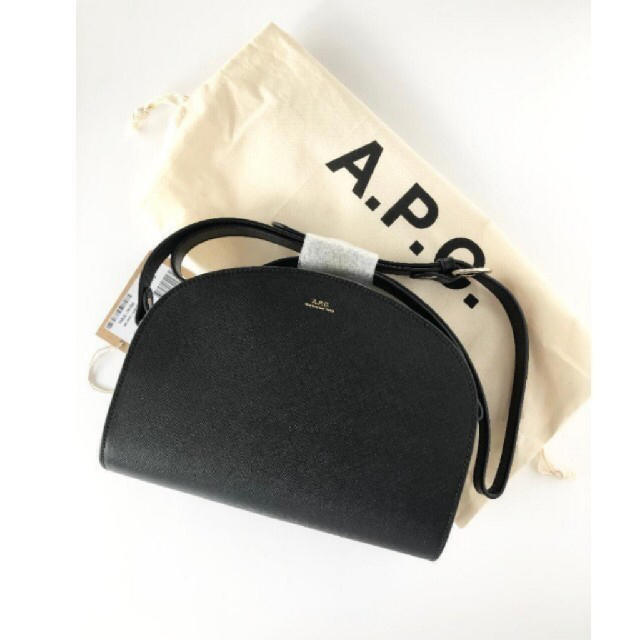 A.P.C(アーペーセー)のa.p.c. ハーフムーン 新品未使用♡黒色 レディースのバッグ(ショルダーバッグ)の商品写真