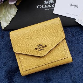 コーチ(COACH)の新作　新品　正規品COACH折り財布　イエロー(財布)