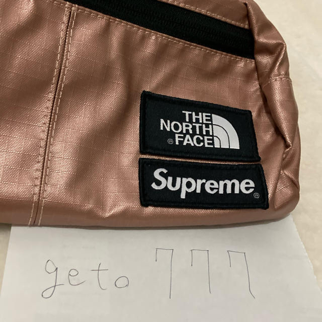 THE NORTH FACE(ザノースフェイス)のSupreme®/The North Face® メタリックショルダーバッグ メンズのバッグ(ショルダーバッグ)の商品写真